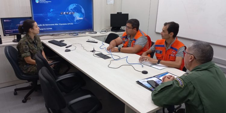 Defesa Civil de Caruaru participa de reunião com a Força Aérea Brasileira sobre regulamentação de voos de drones no São João 2023
