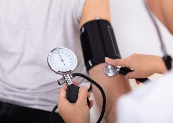 Por ser uma doença silenciosa, cardiologista do SESI Saúde alerta para cuidados redobrados com a hipertensão arterial