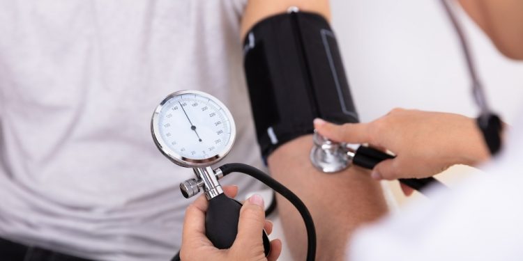 Por ser uma doença silenciosa, cardiologista do SESI Saúde alerta para cuidados redobrados com a hipertensão arterial