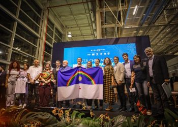Em Goiana, governadora Raquel Lyra participa de visita ao Polo Automotivo Stellantis ao lado do presidente Lula