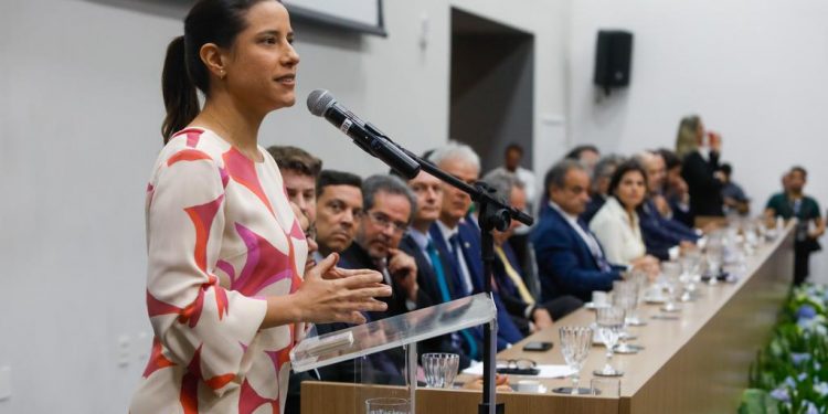 Governadora Raquel Lyra prestigia posse de novos conselheiros do TCE