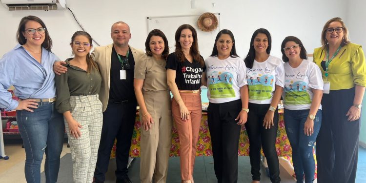 Secretaria de Educação de Caruaru recebe visita da coordenadora do projeto MPT na Escola