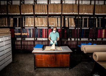 Parceria entre Cepe e Arquivo Público Estadual garante preservação de patrimônio histórico de Pernambuco com digitalização de acervo