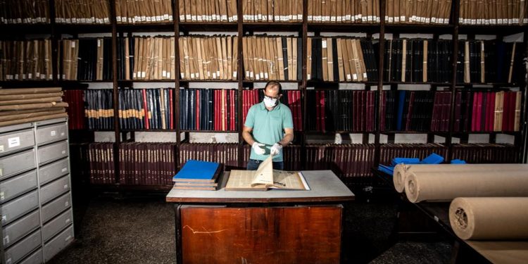 Parceria entre Cepe e Arquivo Público Estadual garante preservação de patrimônio histórico de Pernambuco com digitalização de acervo