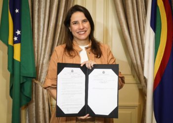 Governadora Raquel Lyra sanciona lei que institui programa de distribuição gratuita de absorventes higiênicos