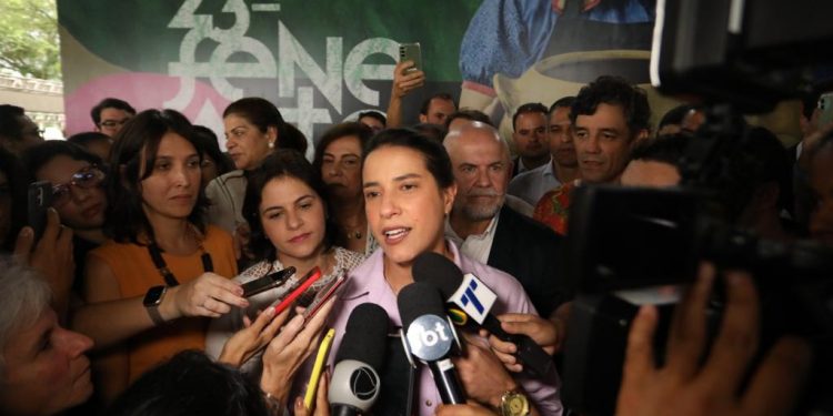 Governadora Raquel Lyra abre 23ª edição da Fenearte