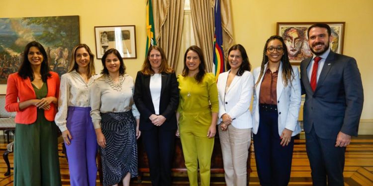 Governadora Raquel Lyra e embaixadora do Reino Unido assinam acordo de cooperação