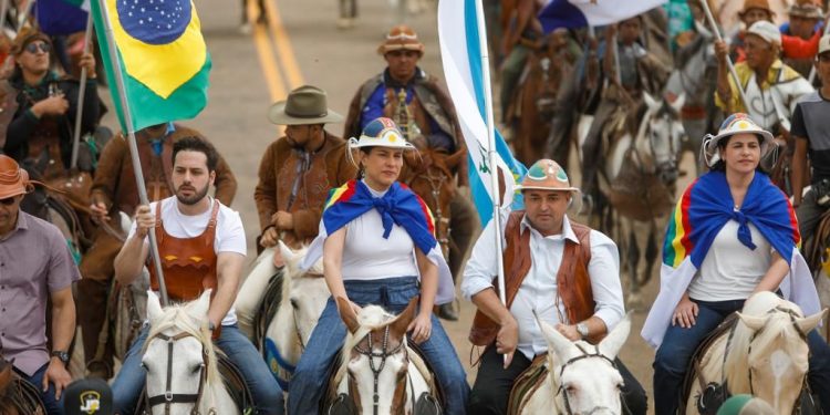 Em Serrita, governadora Raquel Lyra participa da 53ª edição da Missa do Vaqueiro