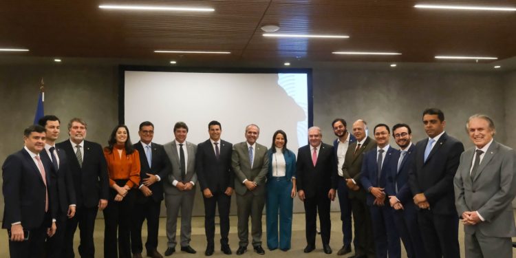Governadora Raquel Lyra reúne bancada federal em Brasília para discutir demandas e investimentos para Pernambuco