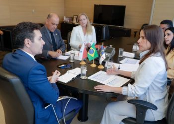 Governadora Raquel Lyra se reúne com os ministros Jader Filho e Nísia Trindade e discute a atração de recursos federais para habitação e saúde de Pernambuco