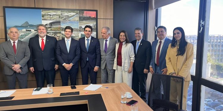 Governadora Raquel Lyra prestigia a posse de Silvio Costa Filho como ministro dos Portos e Aeroportos e anuncia requalificação do Aeródromo de Serra Talhada em parceria com o governo federal