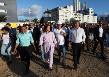 Em Olinda, governadora Raquel Lyra visita obras do Canal do Fragoso ao lado do ministro Rui Costa
