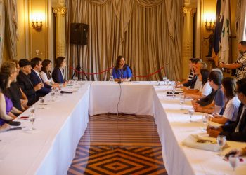 Governadora Raquel Lyra se reúne com artistas e organizadores do Cine PE para debater investimentos na cultura do Estado