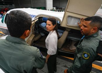 Governadora Raquel Lyra entrega primeiro avião para reforçar as operações de segurança no Estado