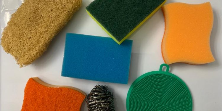 Como higienizar e descartar as esponjas