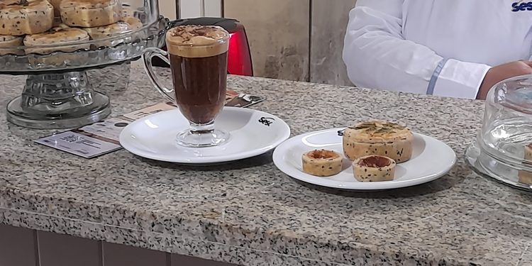 Sesc Caruaru homenageia artesão Ademilson Rodrigues no 11º Circuito do Café de Pernambuco