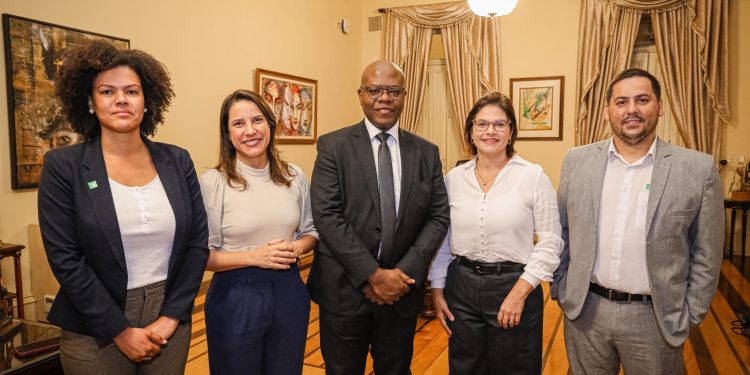 Governadora Raquel Lyra discute ações para melhoria do sistema penitenciário de Pernambuco com o ministro Silvio Almeida