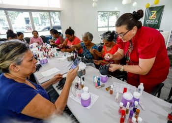 Programa Ceaca Alimenta capacita 24 mulheres em curso de esmaltação