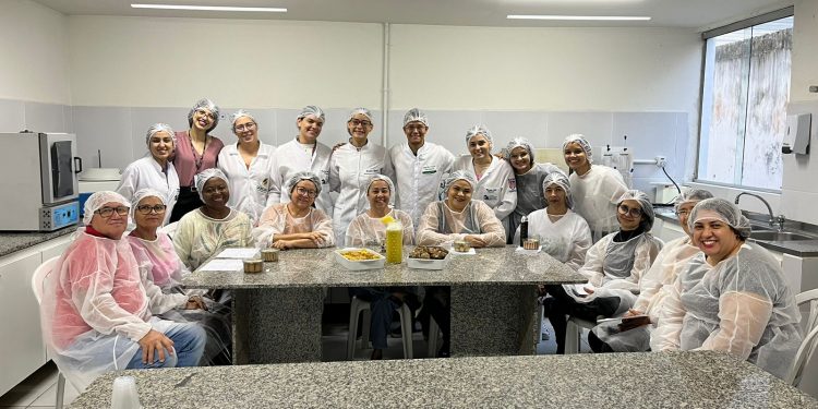 Integrantes de grupos de saúde mental de Caruaru participam de oficina de aproveitamento de alimentos