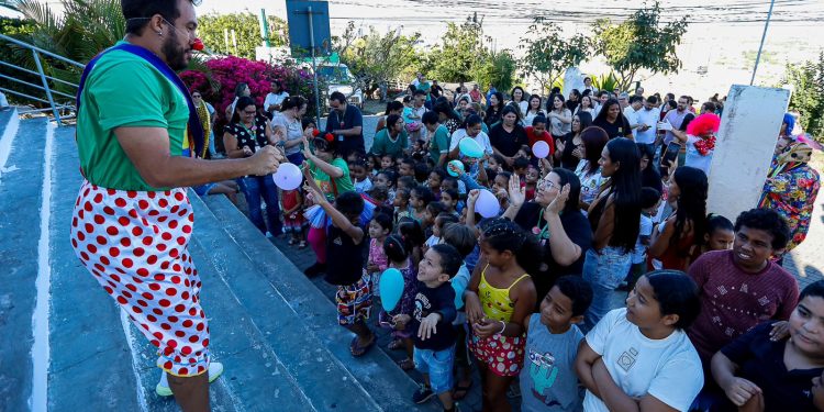 Programação de abertura da Semana do Bebê lota um dos principais pontos turísticos de Caruaru, o Monte Bom Jesus