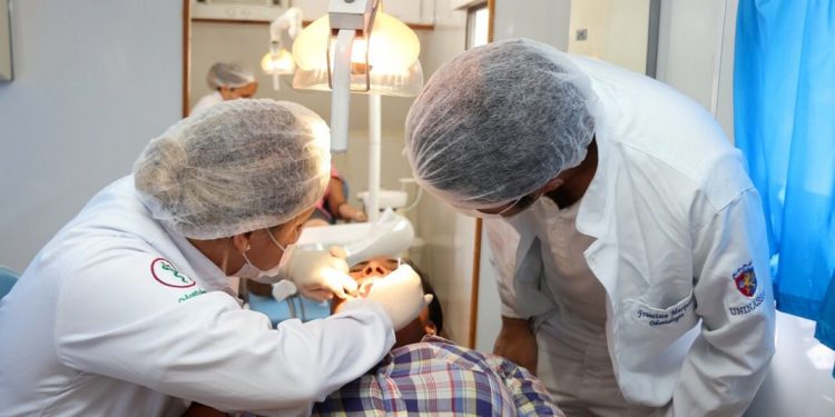 Serviços gratuitos jurídicos, sociais e de saúde são ofertados para a população