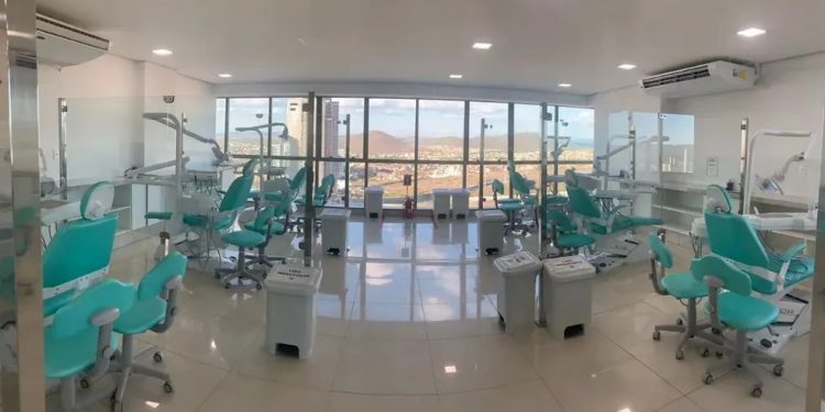 UniFavip Wyden comemora Dia do Dentista com atendimentos gratuitos