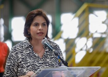 Governadora em exercício, Priscila Krause destaca Pernambuco como maior gerador de empregos do Nordeste em inauguração na fábrica Saint-Gobain