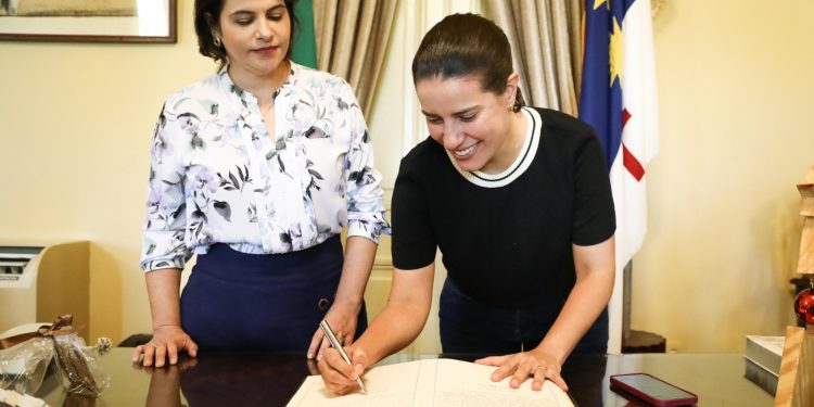 Governadora Raquel Lyra transmite cargo à vice-governadora Priscila Krause e embarca para COP 28, em Dubai