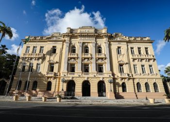 Governo de Pernambuco antecipa para sexta-feira pagamento do 13º salário e injeta mais de R$ 4,2 bilhões na economia do Estado na reta final do ano