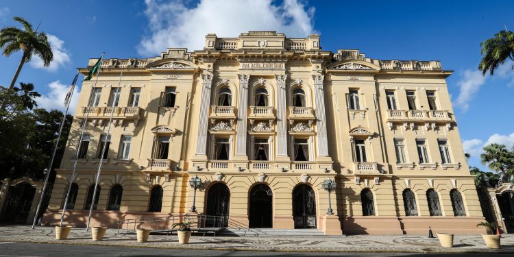 Governo de Pernambuco antecipa para sexta-feira pagamento do 13º salário e injeta mais de R$ 4,2 bilhões na economia do Estado na reta final do ano