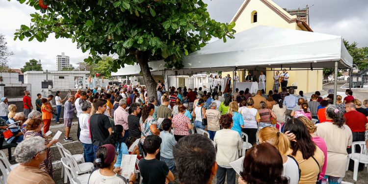 Cemitérios públicos de Caruaru receberam 10 mil pessoas neste Dia de Finados