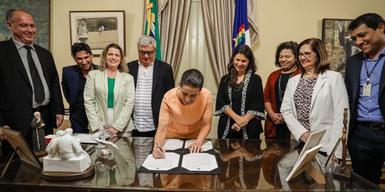 Governadora Raquel Lyra assina convênio de R$ 17,5 milhões com secretarias do Estado para reforçar a fiscalização ambiental e cria grupo de trabalho para combater o desmatamento