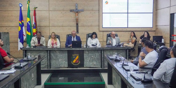 Prefeitura de Caruaru apresenta Orçamento 2024 e Revisão do Plano Plurianual 2022/2025 à Câmara de Vereadores