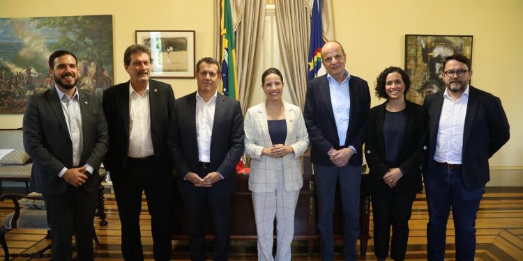 Governadora Raquel Lyra recebe embaixador da Suíça, Pietro Lazzeri