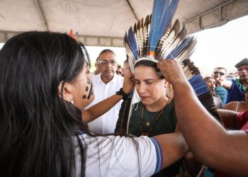 Juntos pela Educação: em Águas Belas, governadora Raquel Lyra entrega quadra em escola indígena e vistoria terreno onde será construída nova escola para a comunidade Fulni-ô