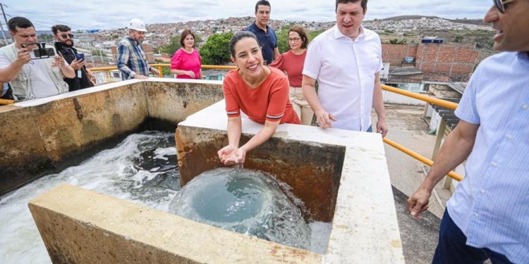 Governadora Raquel Lyra assina ordem de serviço de mais um trecho da Adutora do Agreste, que já está levando água do Rio São Francisco para a região