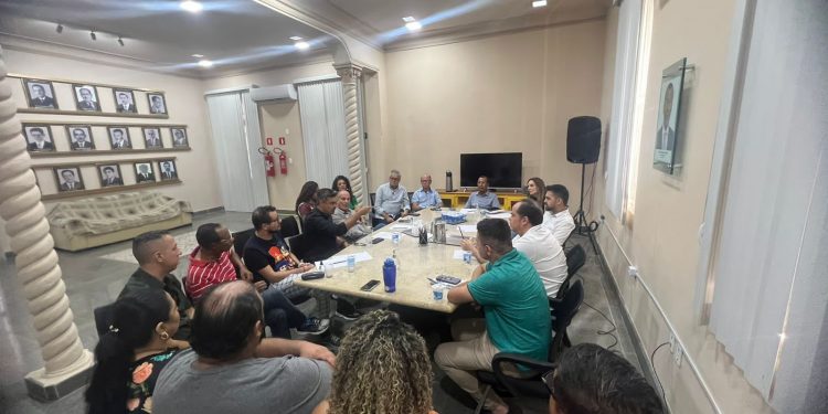 Representantes da Fundação de Cultura se reúnem com importantes nomes da cultura da Bahia para apresentar o modelo do São João de Caruaru