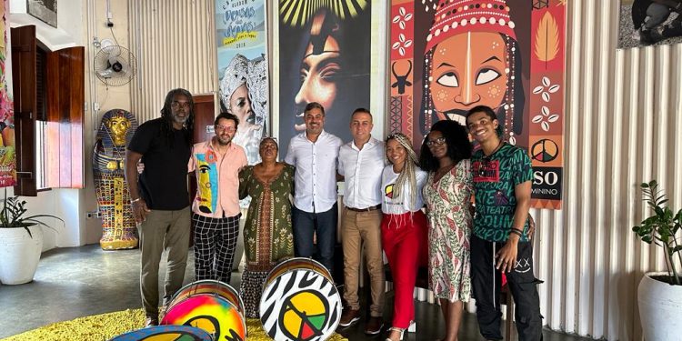 Representantes da Fundação de Cultura participam de reunião com integrantes do Olodum para debater valorização da cultura afro