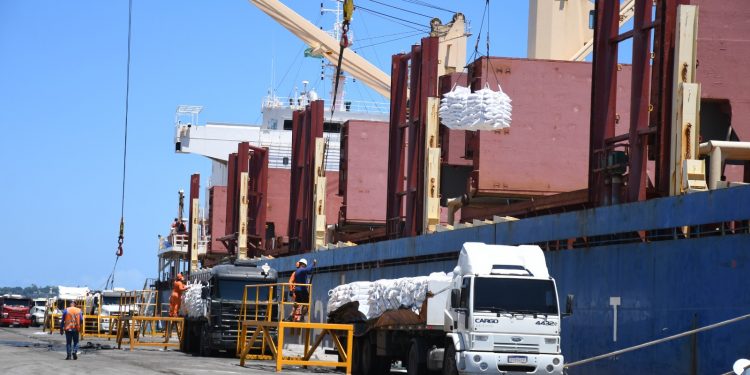 Porto do Recife tem crescimento de 27% nas importações e exportações até 20 de dezembro