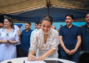Governadora Raquel Lyra cumpre agenda em Paudalho e assina, simbolicamente, ordem de serviço do novo Santuário de São Severino do Ramos