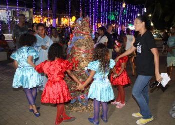 Noronha teve intensa programação natalina e encerra festividades com a queima simbólica da lapinha
