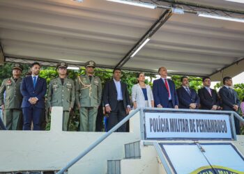 Em cerimônia de formação de 193 novos oficiais da Polícia Militar, governadora Raquel Lyra ressalta trabalho para reforçar a segurança pública de Pernambuco