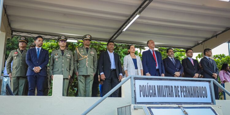 Em cerimônia de formação de 193 novos oficiais da Polícia Militar, governadora Raquel Lyra ressalta trabalho para reforçar a segurança pública de Pernambuco