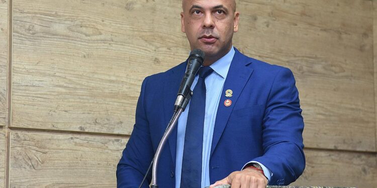 Anderson Correia faz Anteprojeto de Lei que cria programa que incentiva a instalação de novas empresas em Caruaru por meio de benefícios fiscais