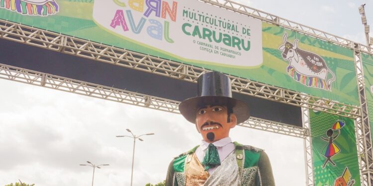 Caruaru recebeu Homem da Meia Noite na sua primeira visita do Calunga ao Pré-Carnaval Multicultural