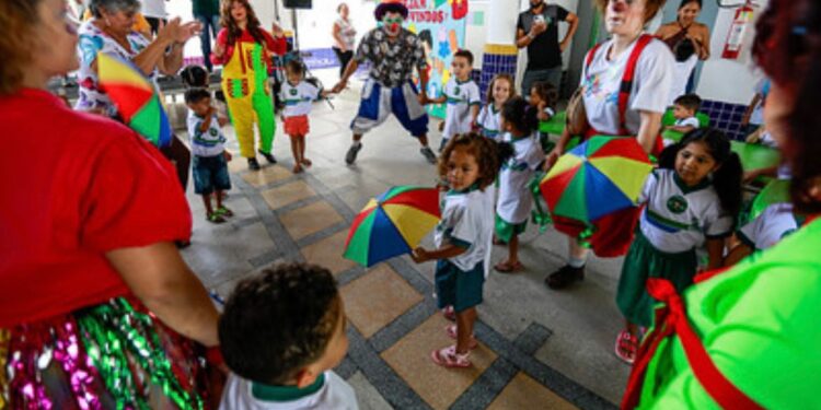 Equipe de educação no trânsito se faz presente na volta às aulas