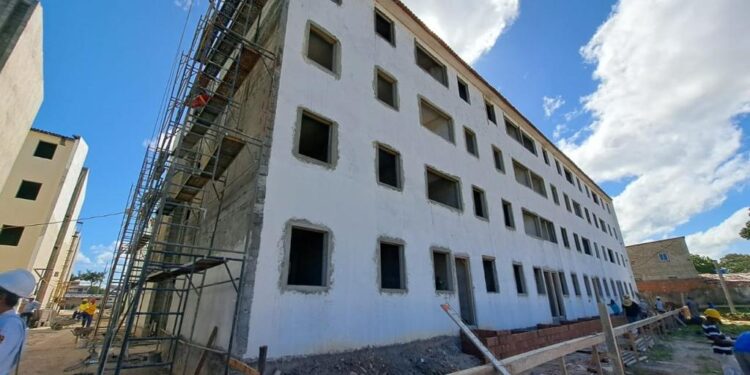 Governadora Raquel Lyra cria grupo de trabalho que acelera contratação de 10 mil moradias no Estado