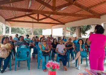 Professores de Noronha participam de Formação Continuada para o 1º bimestre de 2024