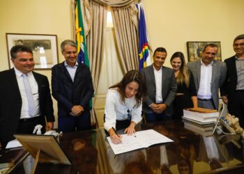 Governadora Raquel Lyra assina ordem de serviço da obra de pavimentação da PE-211, em Alagoinha