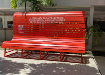 Caruaru recebe banco vermelho em campanha sobre violência contra a mulher